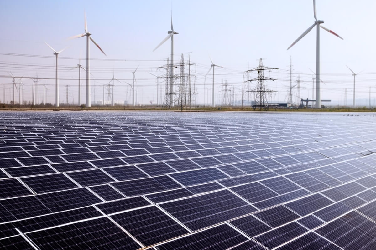 China amplia liderança global em renováveis e acelera transição energética