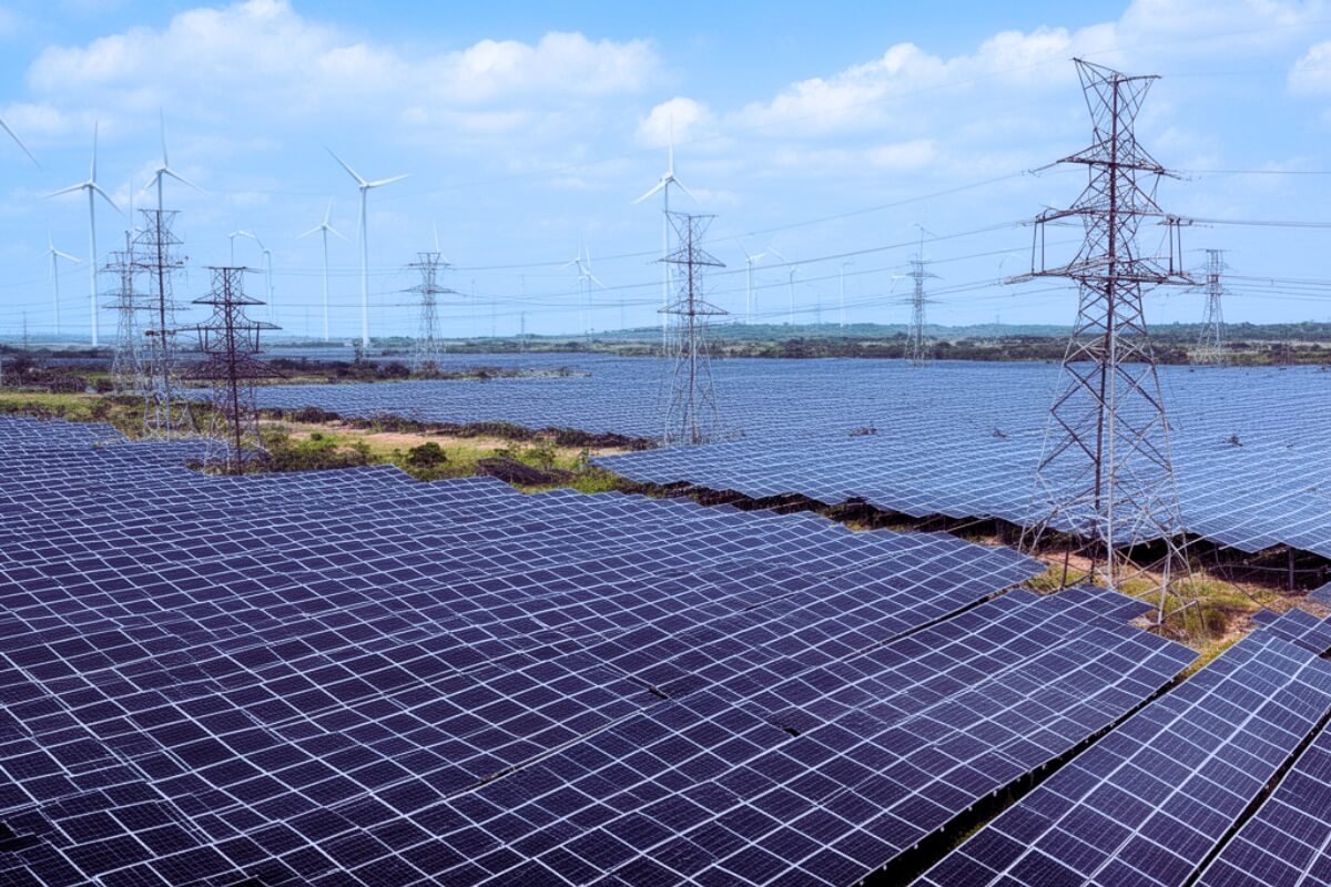 Brasil amplia geração elétrica em 2025 com avanço solar e predominância térmica em potência