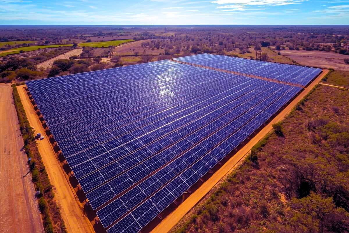 Fundo regional libera R$ 230 milhões para construção de usinas solares em Goiás