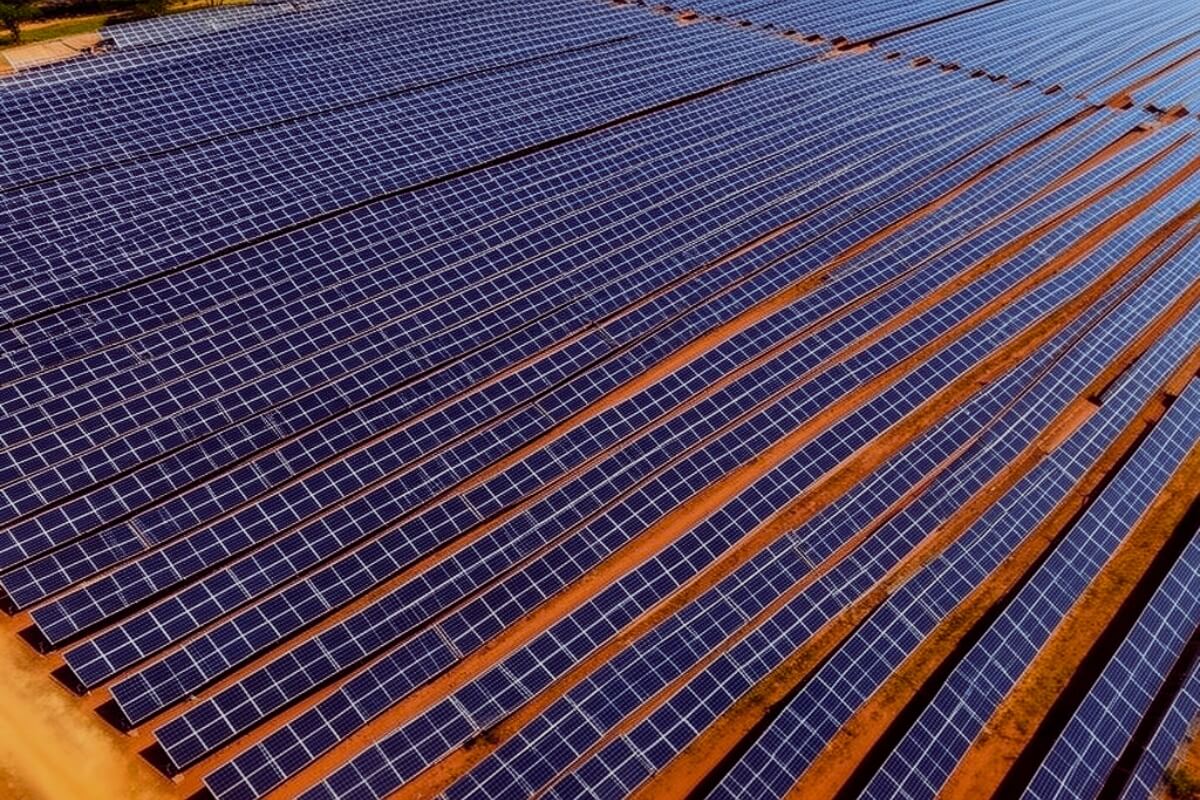 Fusões e aquisições mantêm ritmo estável no mercado solar brasileiro