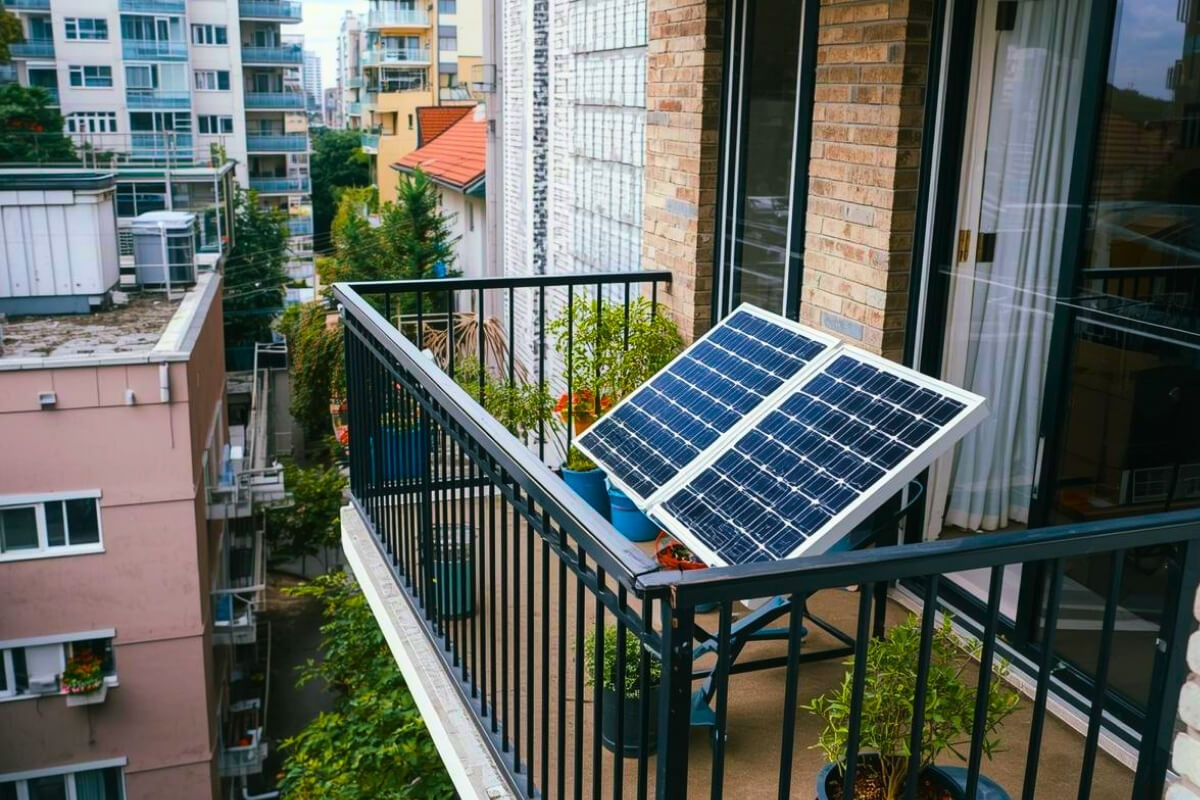 Reino Unido amplia uso de painéis solares de varanda para apartamentos