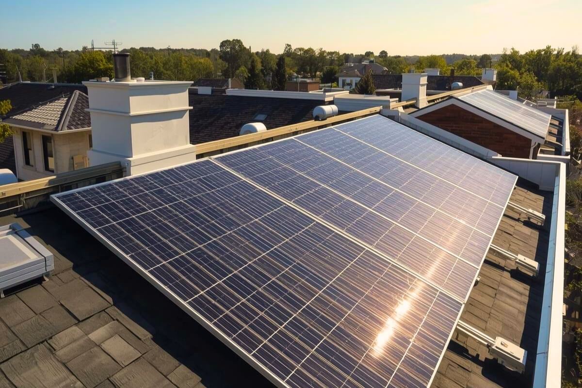 Justiça impede cobrança irregular de energia em sistema solar e proíbe corte de fornecimento